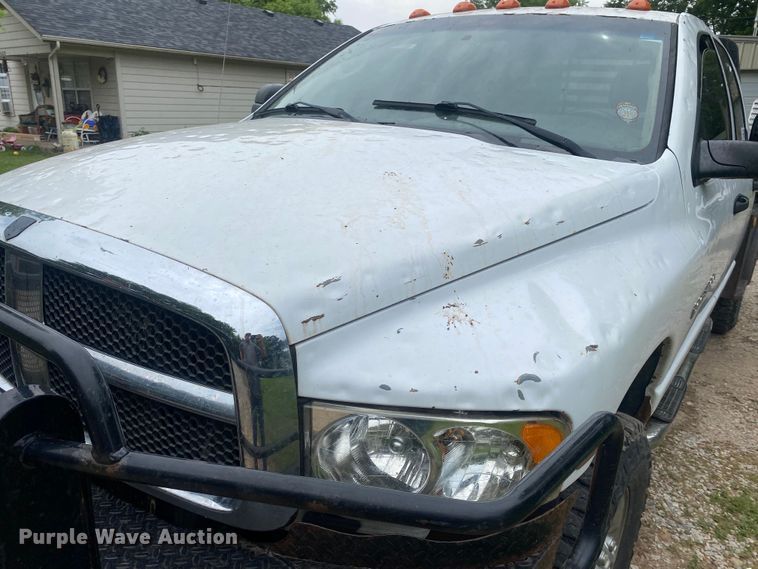 image for item DI7769 2003 Dodge Ram 3500  Quad Cab bale bed pickup truck