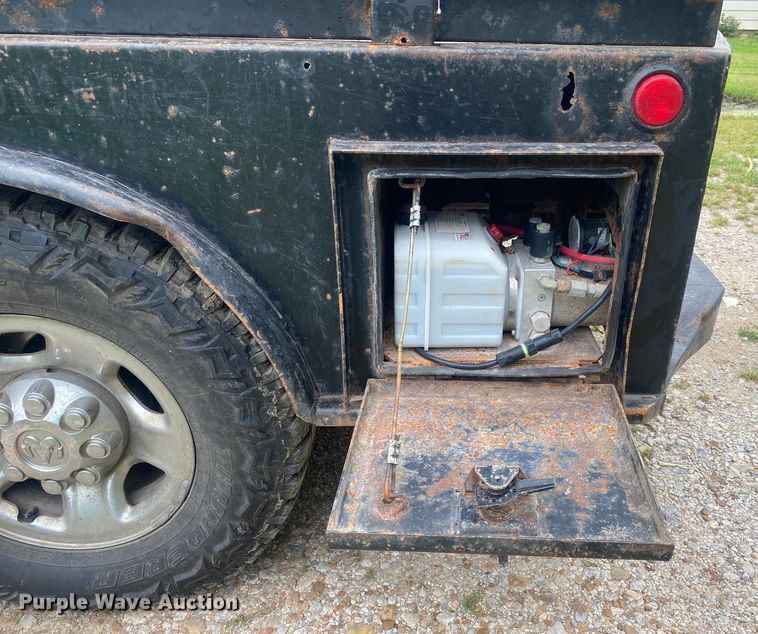 image for item DI7769 2003 Dodge Ram 3500  Quad Cab bale bed pickup truck