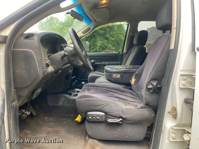 image for item DI7769 2003 Dodge Ram 3500  Quad Cab bale bed pickup truck