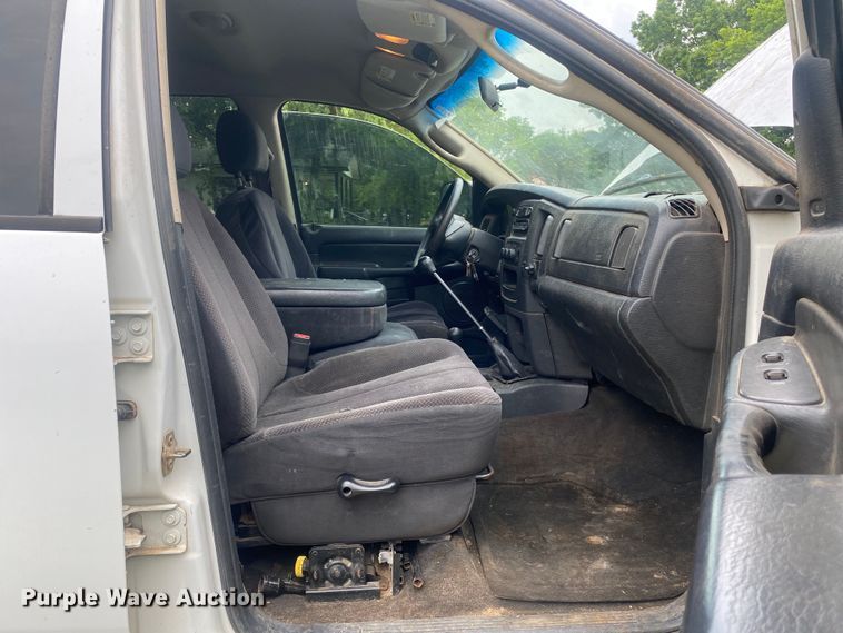 image for item DI7769 2003 Dodge Ram 3500  Quad Cab bale bed pickup truck