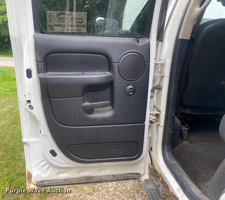 image for item DI7769 2003 Dodge Ram 3500  Quad Cab bale bed pickup truck