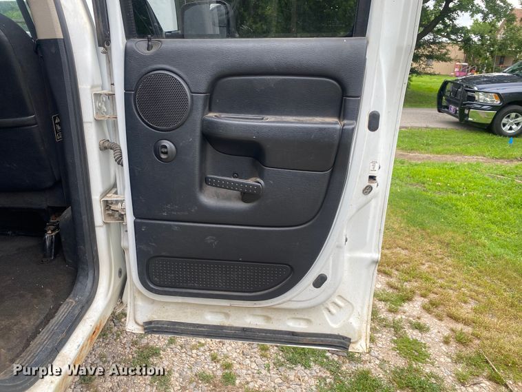 image for item DI7769 2003 Dodge Ram 3500  Quad Cab bale bed pickup truck