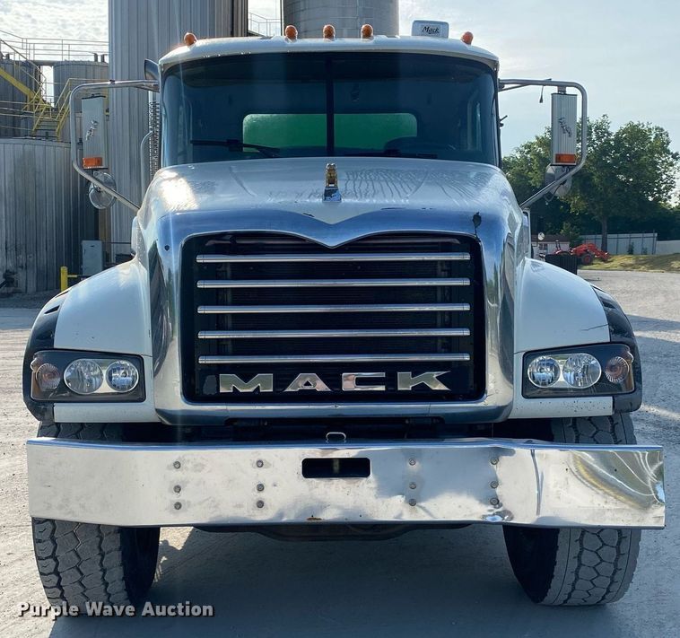 image for item DI7771 2013 Mack GU713  vacuum truck
