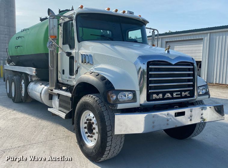 image for item DI7771 2013 Mack GU713  vacuum truck