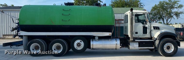 image for item DI7771 2013 Mack GU713  vacuum truck