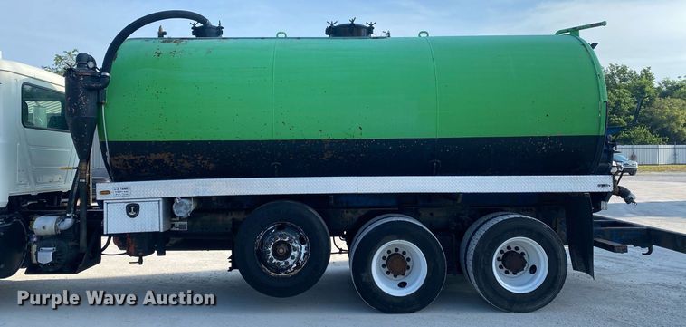 image for item DI7771 2013 Mack GU713  vacuum truck