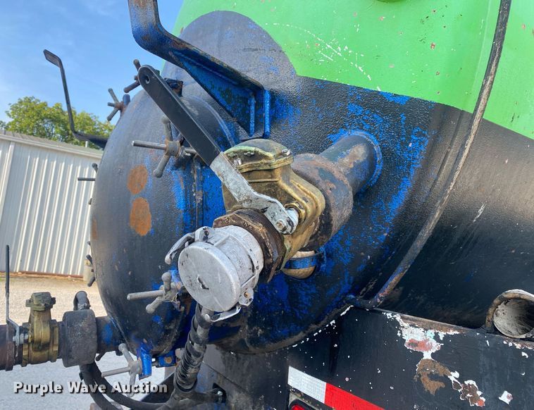 image for item DI7771 2013 Mack GU713  vacuum truck