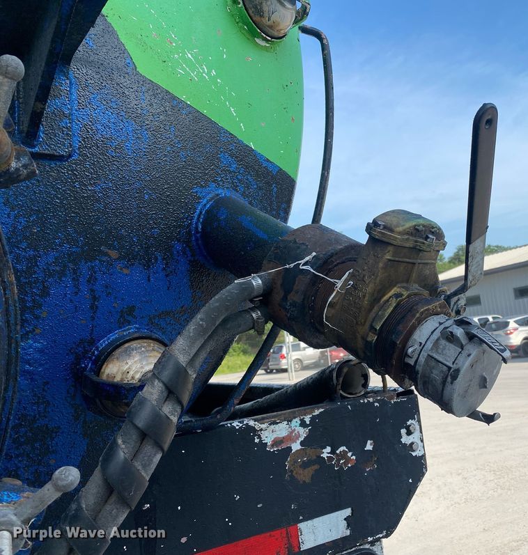 image for item DI7771 2013 Mack GU713  vacuum truck