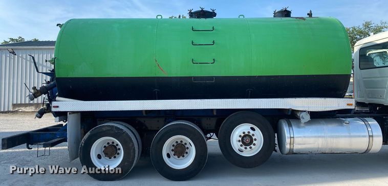 image for item DI7771 2013 Mack GU713  vacuum truck