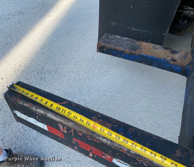 image for item DI7771 2013 Mack GU713  vacuum truck