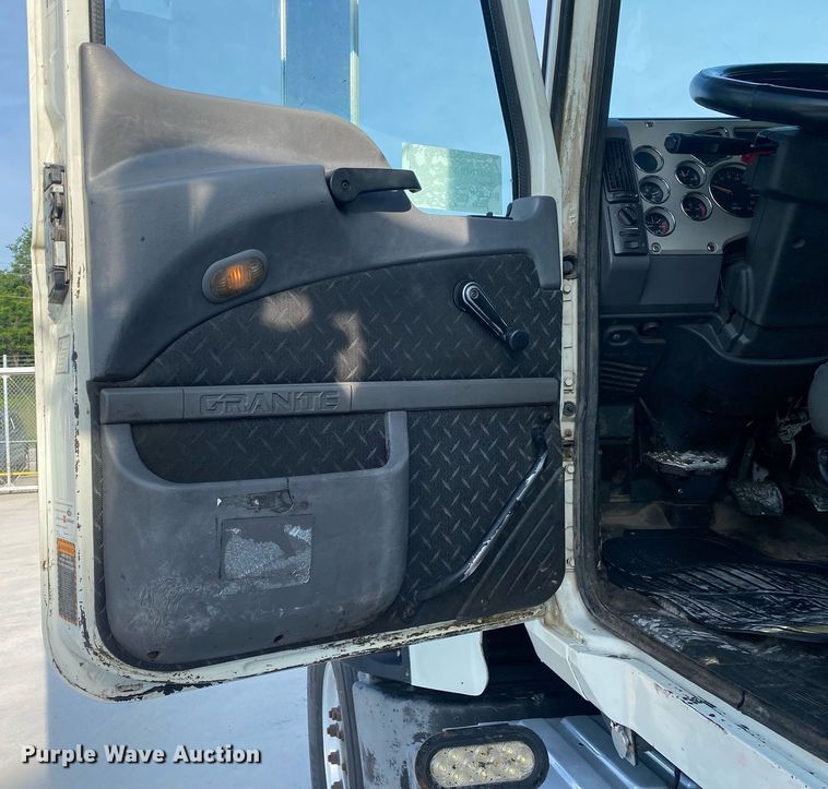 image for item DI7771 2013 Mack GU713  vacuum truck