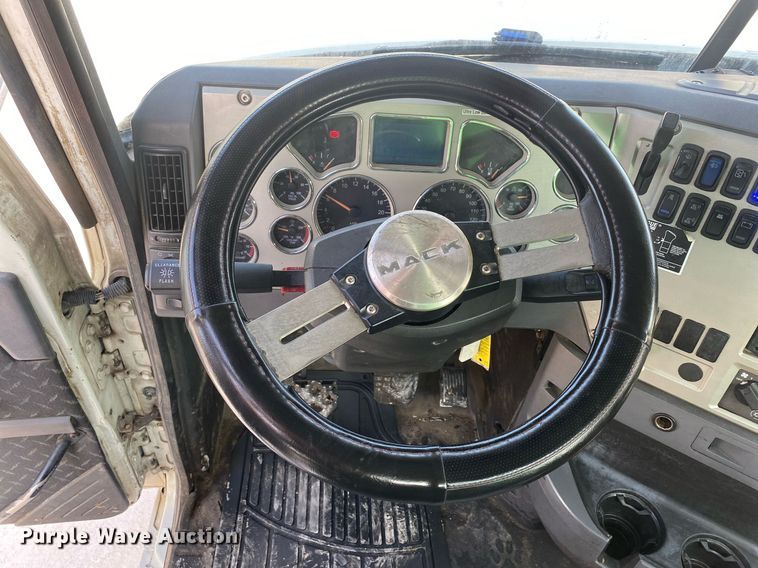 image for item DI7771 2013 Mack GU713  vacuum truck