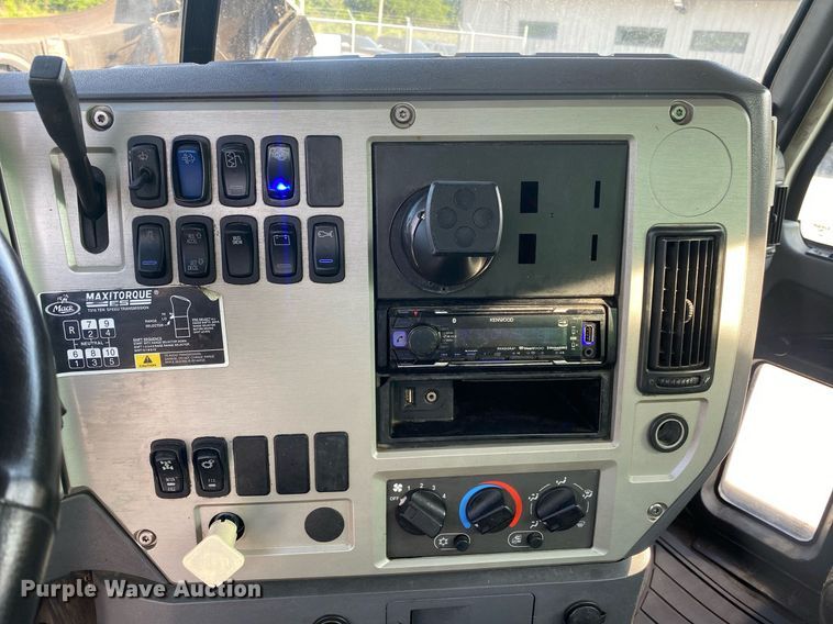 image for item DI7771 2013 Mack GU713  vacuum truck