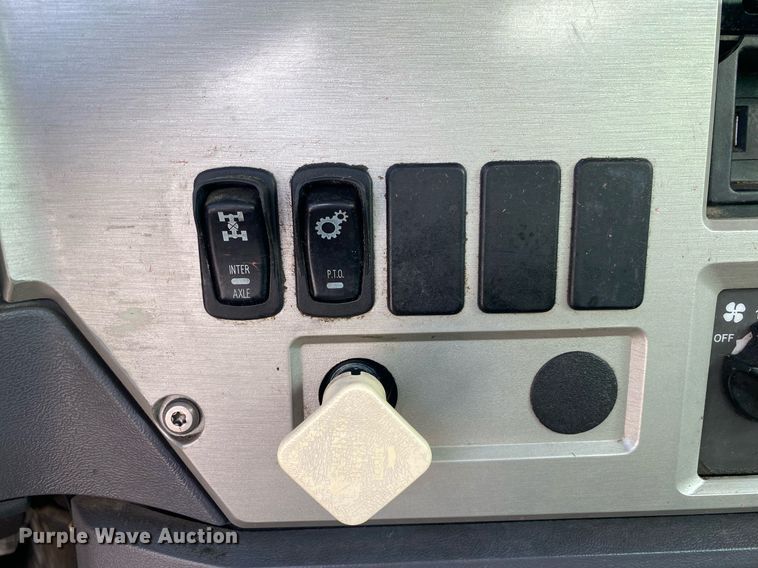 image for item DI7771 2013 Mack GU713  vacuum truck