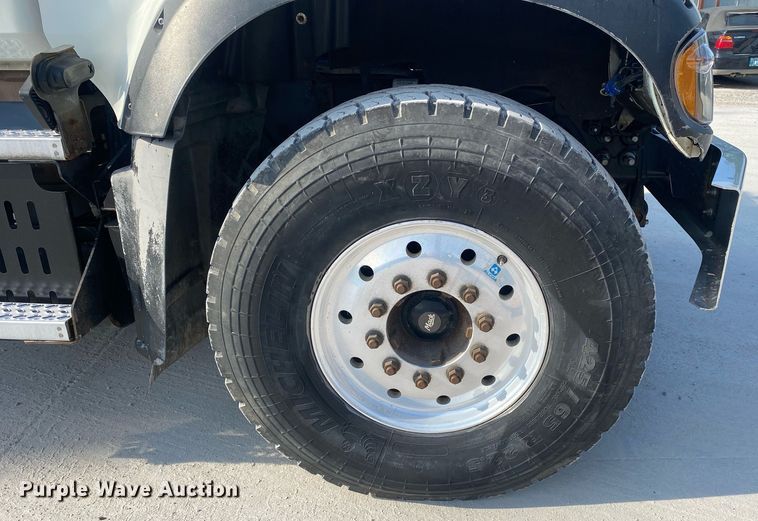 image for item DI7771 2013 Mack GU713  vacuum truck