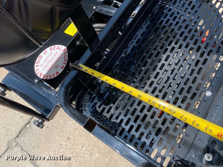 image for item DI7792 2022 Cricket  golf cart