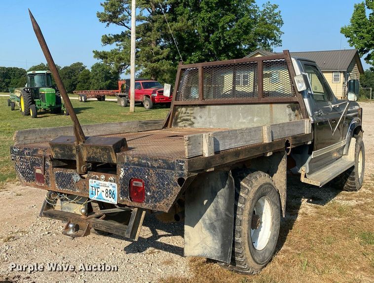 image for item DI7810 1986 Ford F250  bale bed pickup truck