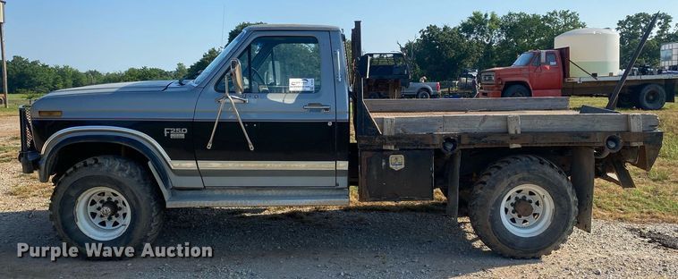 image for item DI7810 1986 Ford F250  bale bed pickup truck