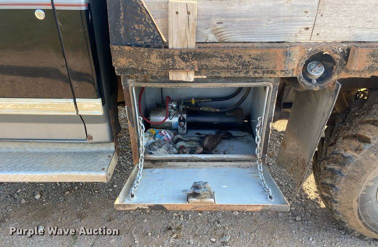 image for item DI7810 1986 Ford F250  bale bed pickup truck
