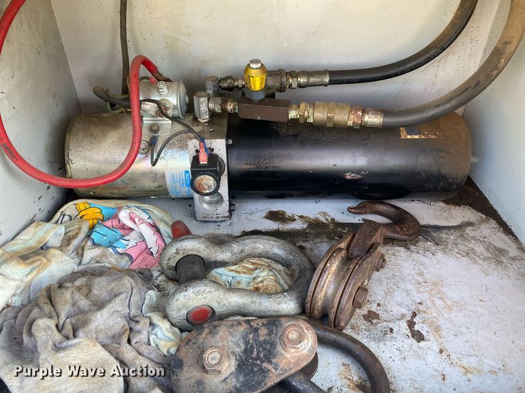 image for item DI7810 1986 Ford F250  bale bed pickup truck