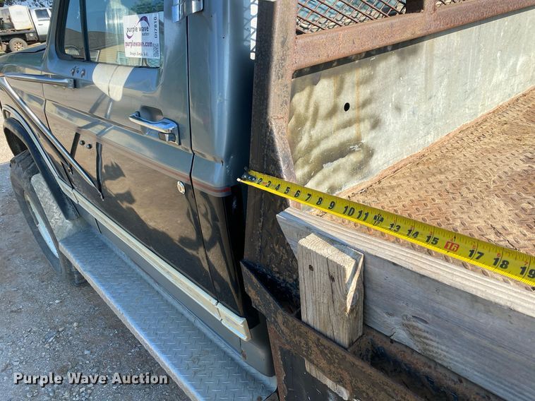 image for item DI7810 1986 Ford F250  bale bed pickup truck