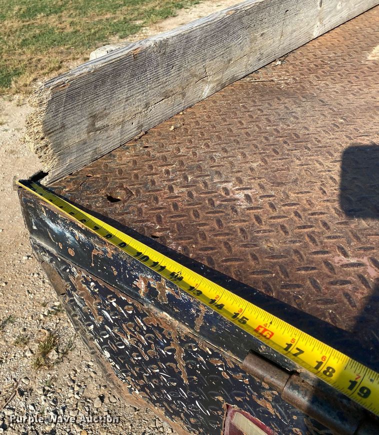 image for item DI7810 1986 Ford F250  bale bed pickup truck