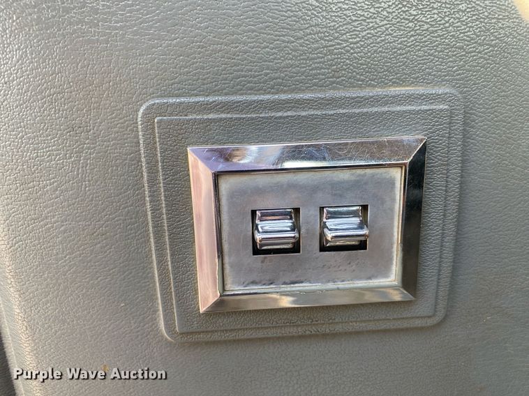 image for item DI7810 1986 Ford F250  bale bed pickup truck