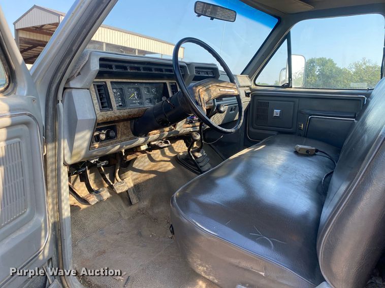 image for item DI7810 1986 Ford F250  bale bed pickup truck