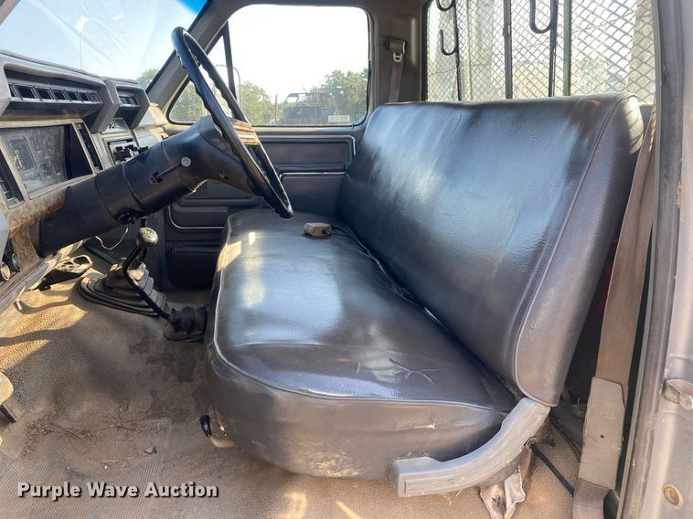 image for item DI7810 1986 Ford F250  bale bed pickup truck