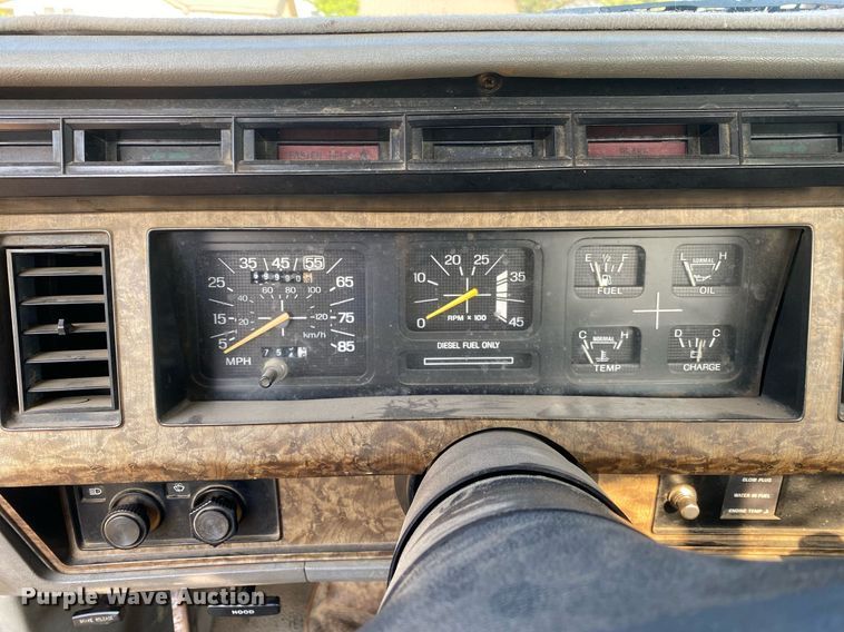 image for item DI7810 1986 Ford F250  bale bed pickup truck