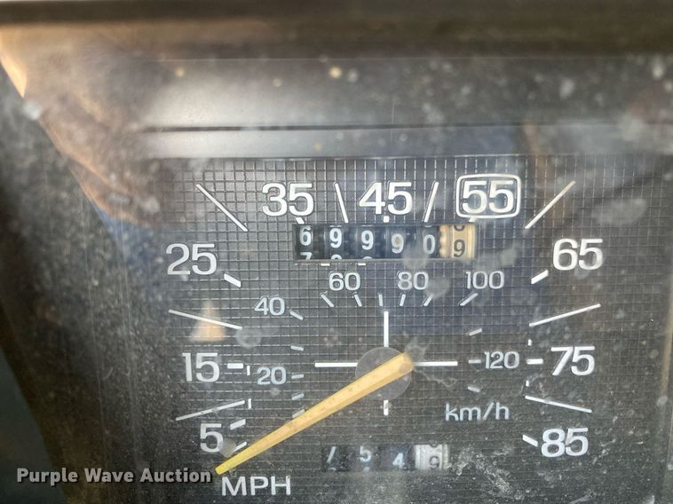 image for item DI7810 1986 Ford F250  bale bed pickup truck