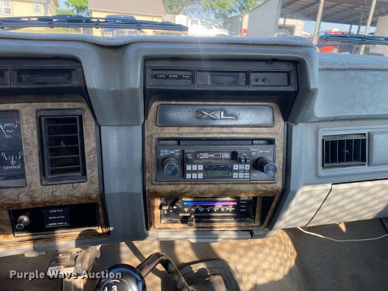 image for item DI7810 1986 Ford F250  bale bed pickup truck