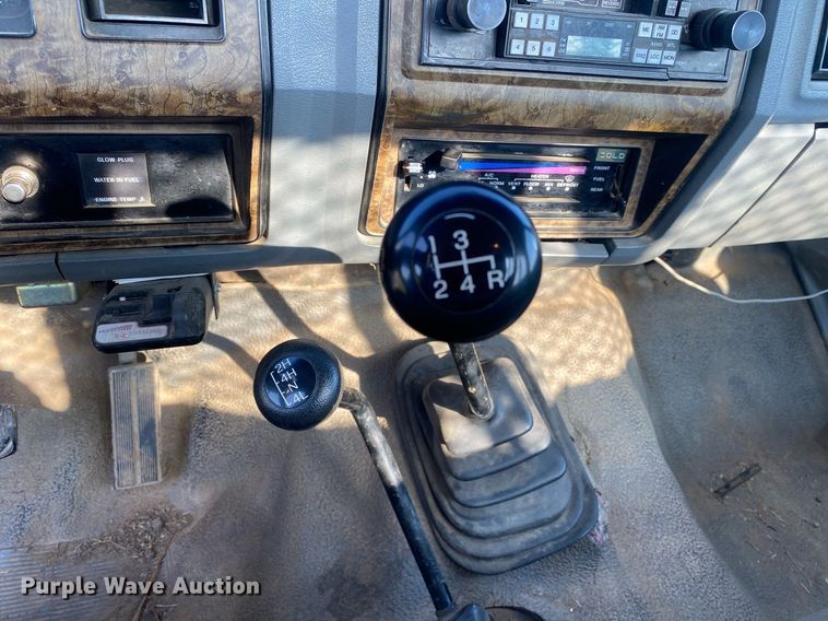 image for item DI7810 1986 Ford F250  bale bed pickup truck