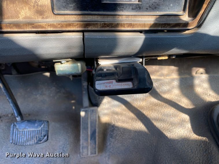 image for item DI7810 1986 Ford F250  bale bed pickup truck