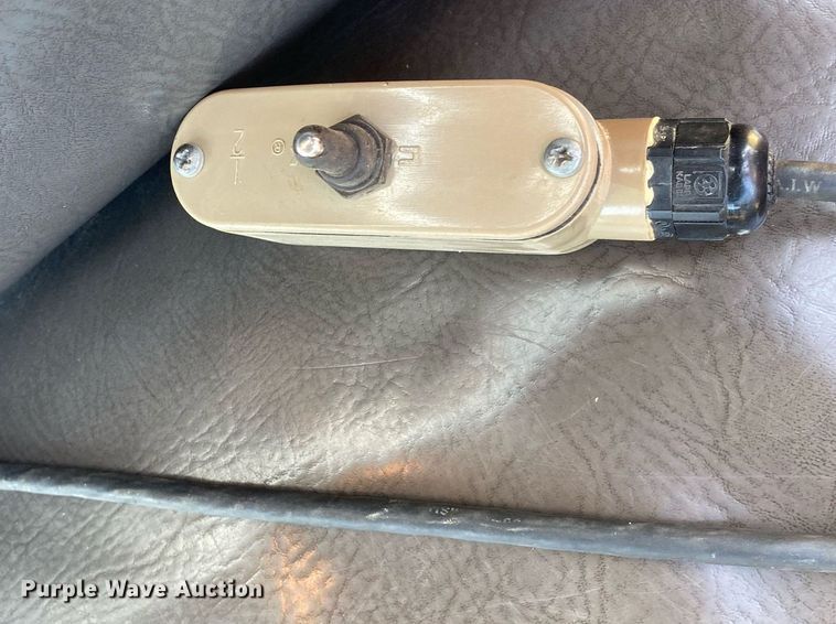 image for item DI7810 1986 Ford F250  bale bed pickup truck