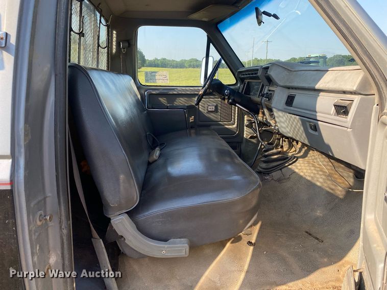 image for item DI7810 1986 Ford F250  bale bed pickup truck