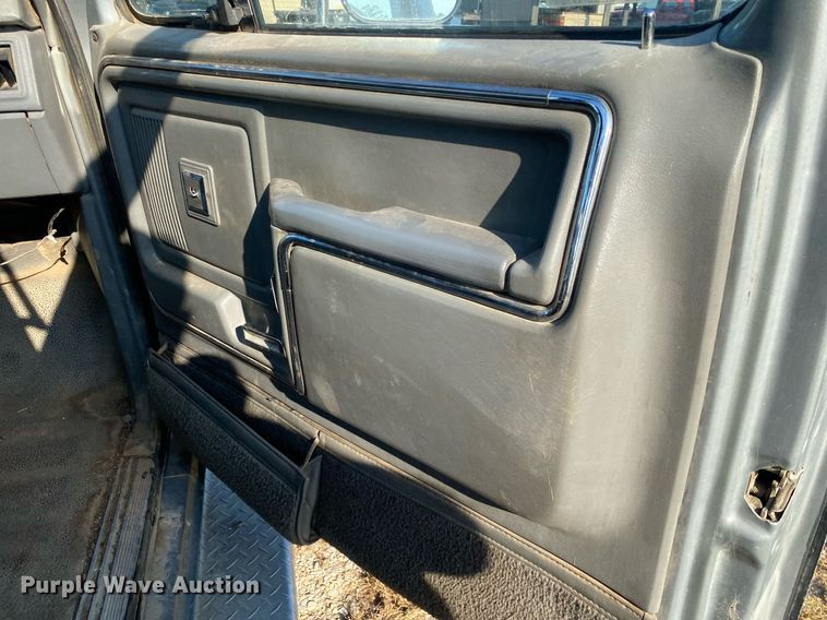 image for item DI7810 1986 Ford F250  bale bed pickup truck