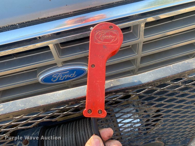 image for item DI7810 1986 Ford F250  bale bed pickup truck