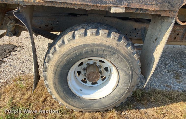 image for item DI7810 1986 Ford F250  bale bed pickup truck