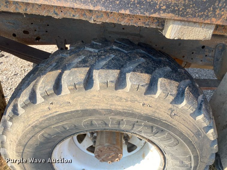 image for item DI7810 1986 Ford F250  bale bed pickup truck