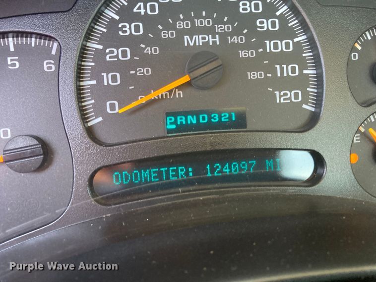 image for item DJ6162 2005 GMC Sierra 3500  flatbed pickup truck