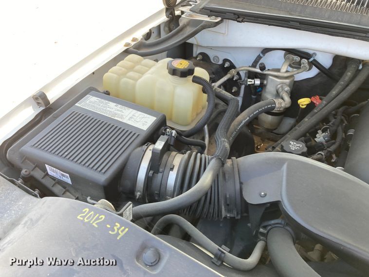 image for item DJ6162 2005 GMC Sierra 3500  flatbed pickup truck