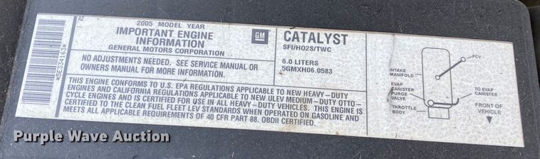 image for item DJ6162 2005 GMC Sierra 3500  flatbed pickup truck