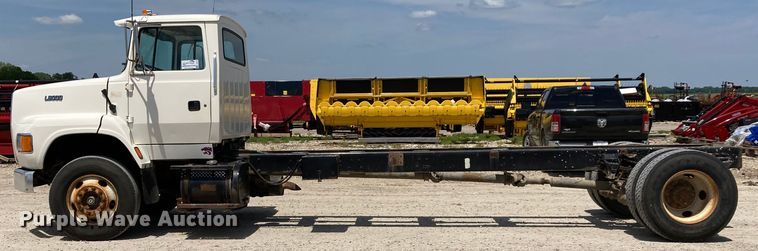 image for item DJ6163 1996 Ford LS8000  truck cab and chassis