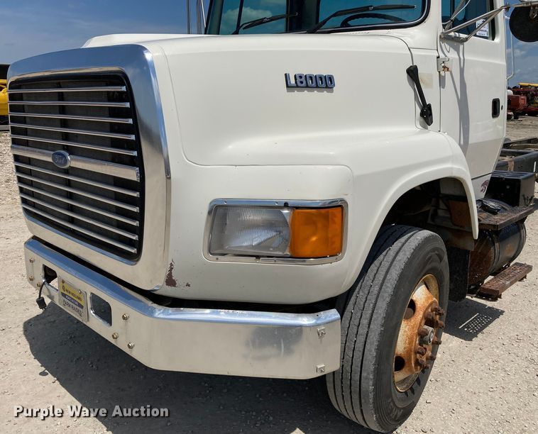 image for item DJ6163 1996 Ford LS8000  truck cab and chassis