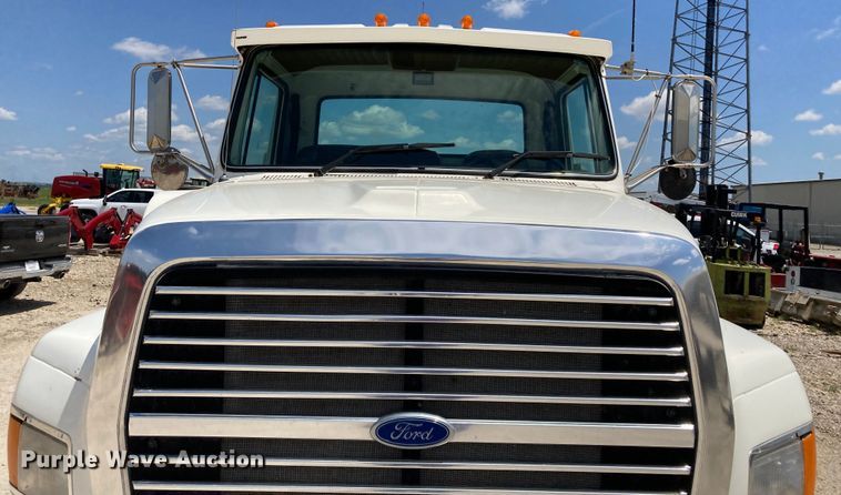 image for item DJ6163 1996 Ford LS8000  truck cab and chassis