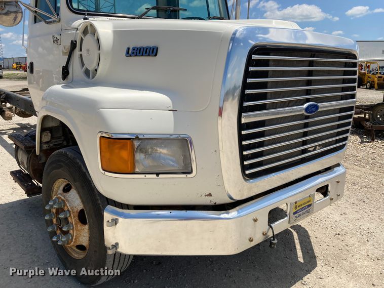 image for item DJ6163 1996 Ford LS8000  truck cab and chassis