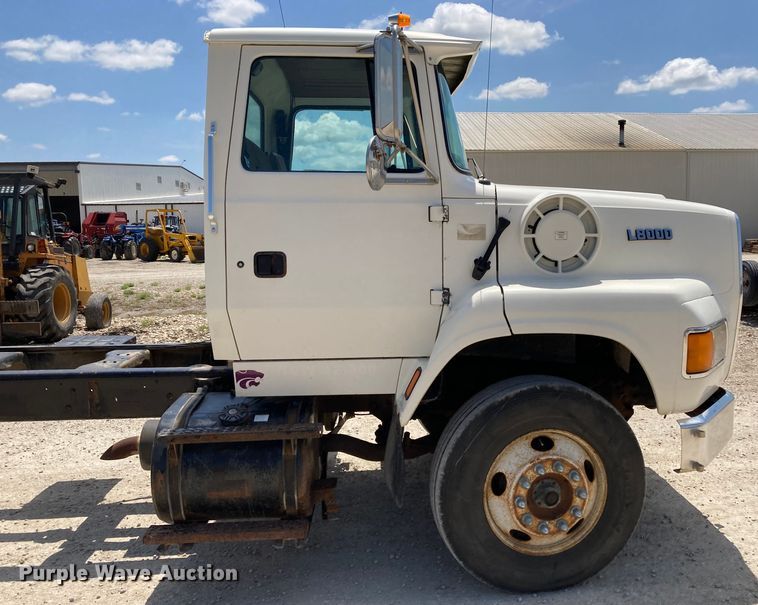 image for item DJ6163 1996 Ford LS8000  truck cab and chassis