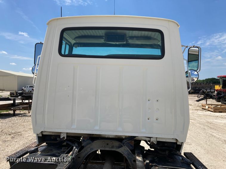 image for item DJ6163 1996 Ford LS8000  truck cab and chassis