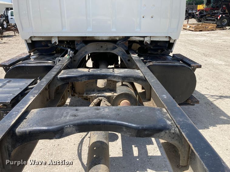 image for item DJ6163 1996 Ford LS8000  truck cab and chassis